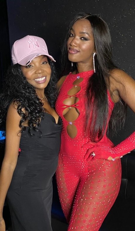 Iza Cantora estrella bonita fotos