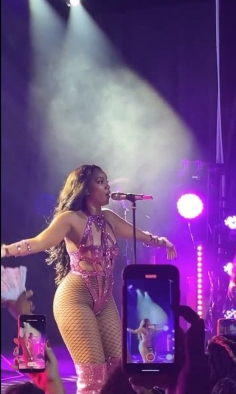 Iza Cantora star du porno chaude img