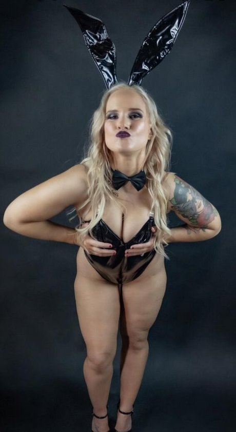 Shazza McKenzie modelo erótico fotos