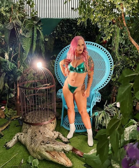 Shazza McKenzie modèles nus collection