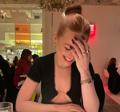 Madelaine Petsch xxx étoile img