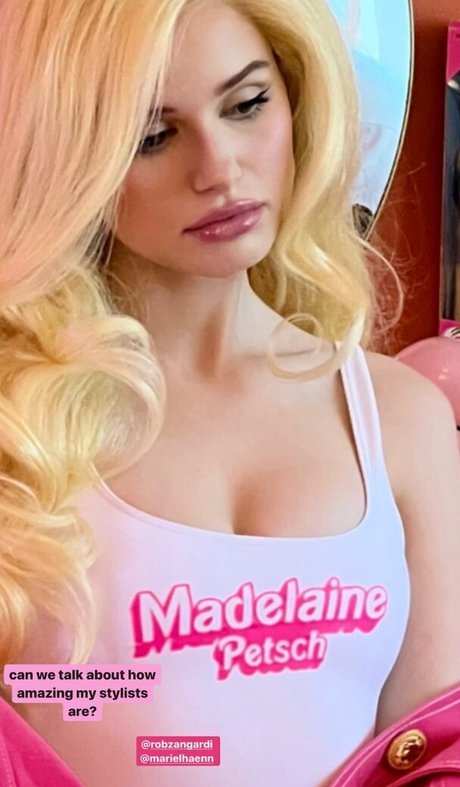 Madelaine Petsch Miniatura