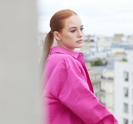 Madelaine Petsch modelo caliente fotos