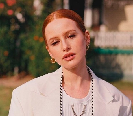 Madelaine Petsch actrice adulte des photos