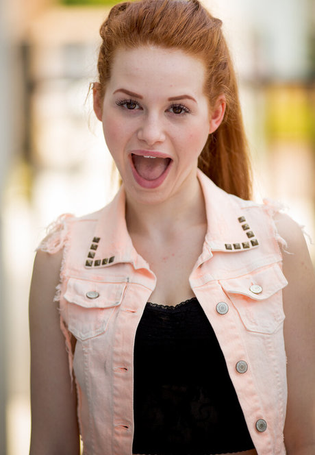 Madelaine Petsch modèle sexy archive