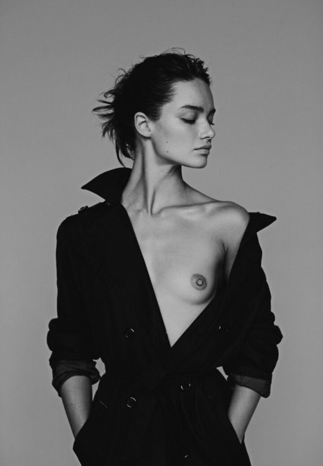 Madelaine Petsch modèles nus galeries