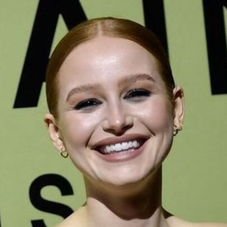 Madelaine Petsch estrella porno atractiva imágenes