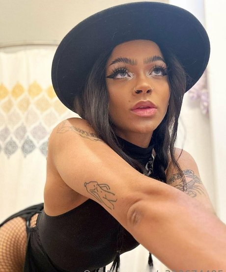 be rave modelo porno galería