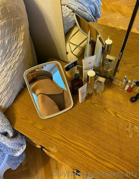 Ellie69bunny modèle nu photo