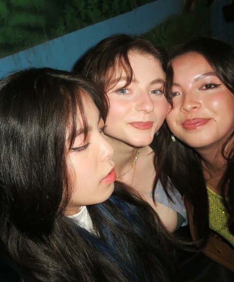 Thomasin Mckenzie nus de stars du porno collection