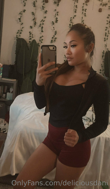DeliciousDani pornstar nude photo