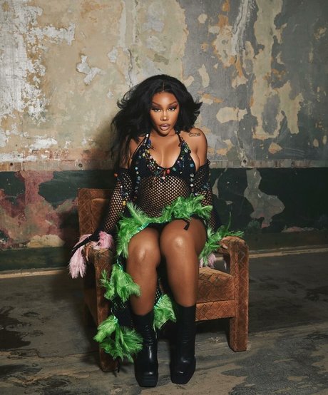 SZA actrice érotique collection