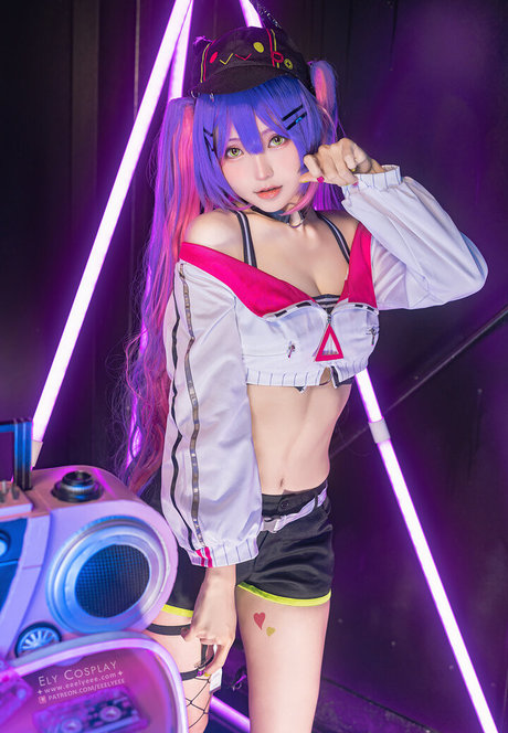 eeelyeee actrice artistique collection