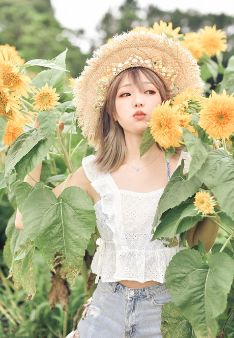 eeelyeee actrice sexy image