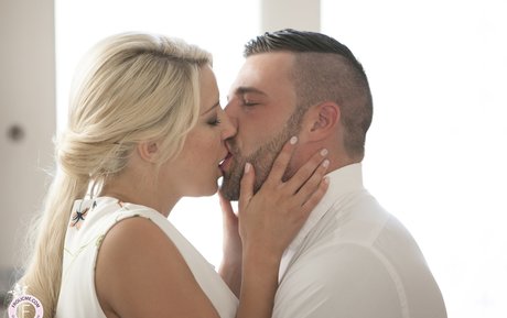 Sienna Day actriz atractiva archivo