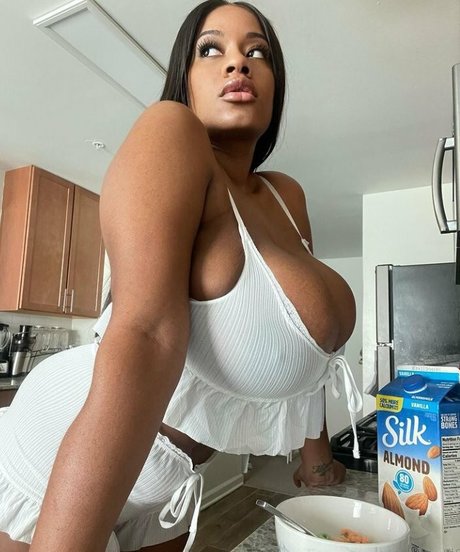 Yanithebbody1 star nude image