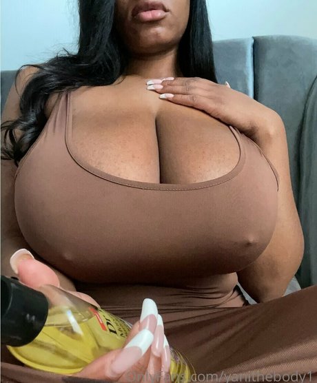 Yanithebbody1 pornstar naked photo