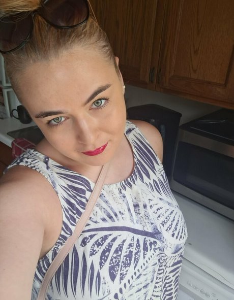 chloe loves attention estrella de alta calidad galería