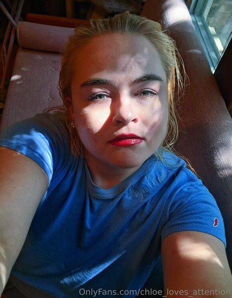 chloe loves attention estrella fotos