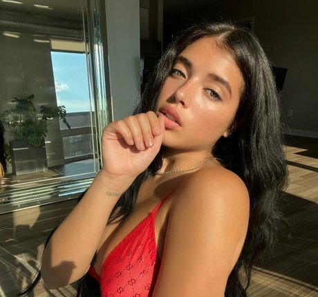 Daraanjelika étoile chaude archive