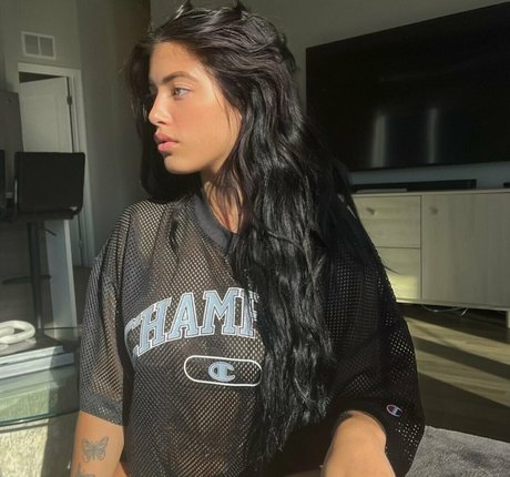 Daraanjelika hermosa modelo galerías