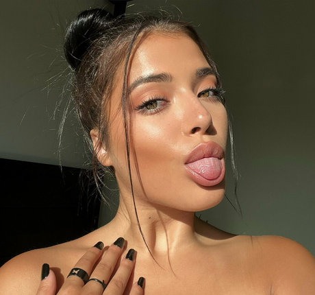 sexy wife onlyfans pornographic pic