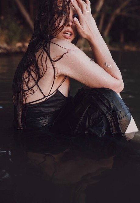 Kamochi ASMR modelo desnuda imagen