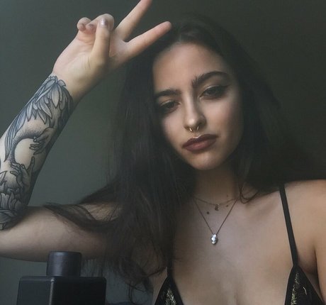 artbitch666 Miniature