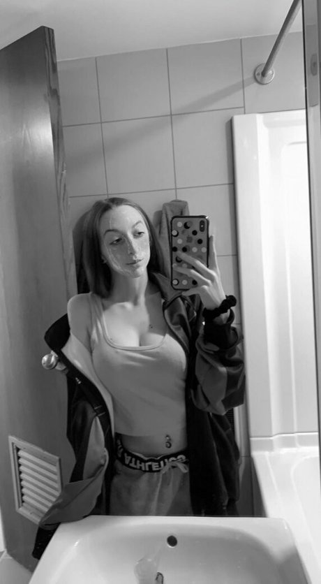 FrontDeskLady model erotic pictures