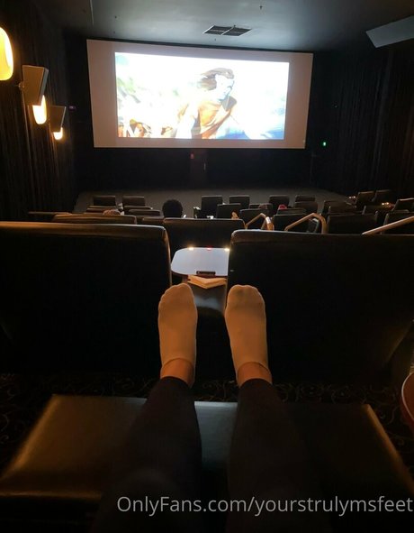 yourstrulymsfeet actrice nue images