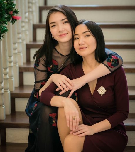 Aya Shalkar hermosa estrella porno galerías