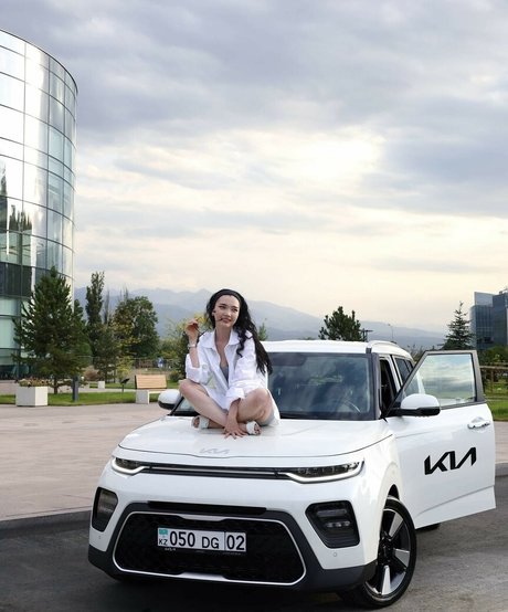 Aya Shalkar desnudos de estrellas fotos