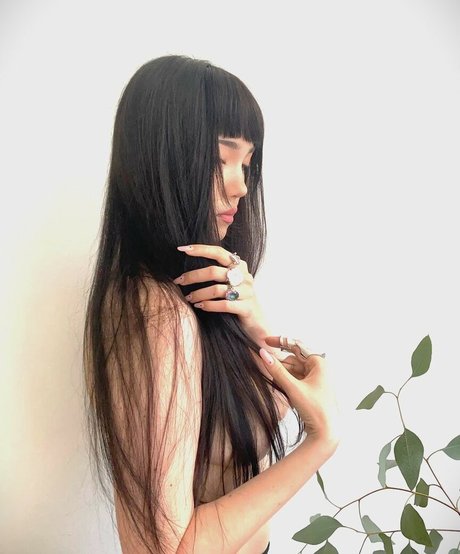 Aya Shalkar modelo desnuda galería