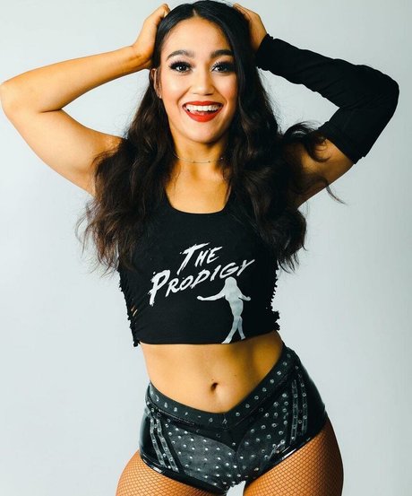 Roxanne Perez modèle sympa galeries