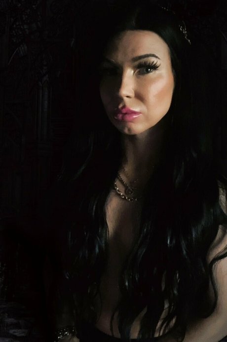 queenofthedollhouse actriz sexual archivo