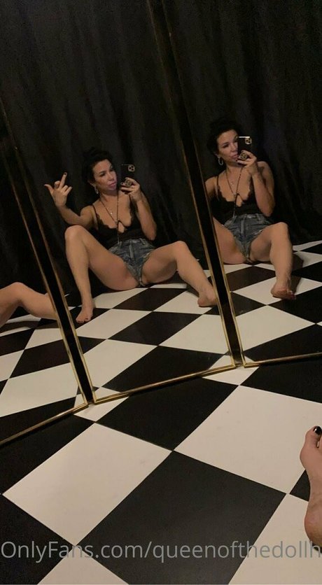 queenofthedollhouse actriz caliente fotos