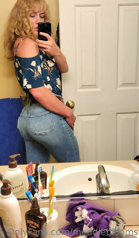 cute asian onlyfans nice photos
