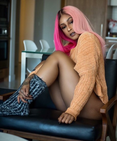 Mizz Twerksum pornstar nudes images