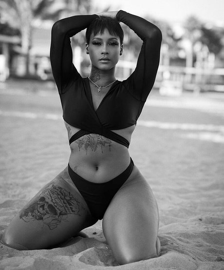 Mizz Twerksum nude star images