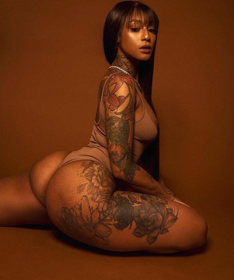 Mizz Twerksum actrice nue collection