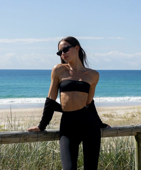 Olivia Mathers modelo erótico foto