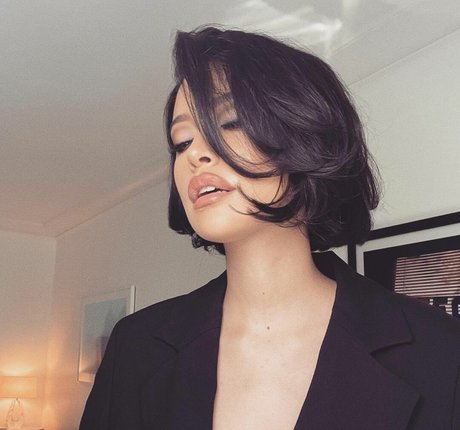 Christian Serratos modèle nu galeries