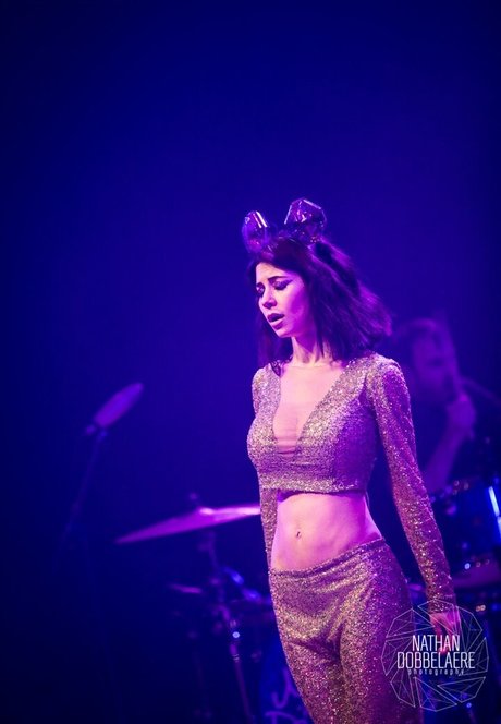 Marina Diamandis étoile parfaite image