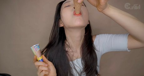 Eunzel ASMR star du porno chaude images