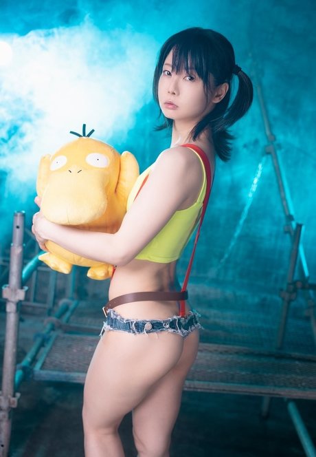 Iiniku Ushijima modelo adulto fotos