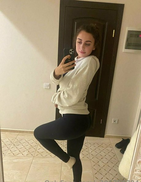 your habibi modelo desnuda galerías