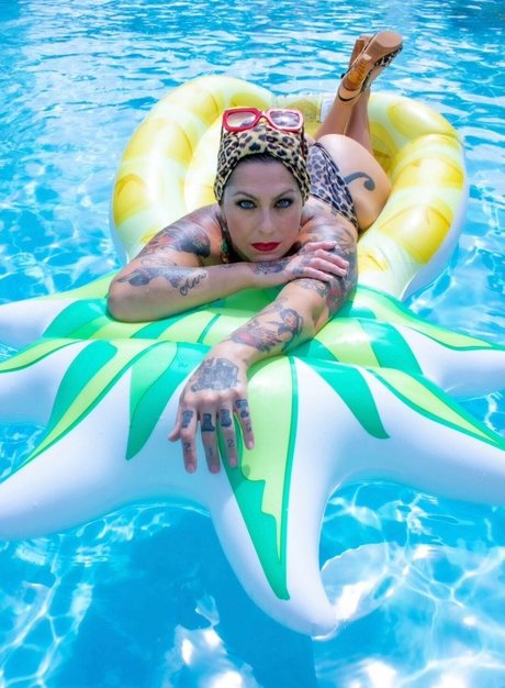Danielle Colby étoile sympa des photos