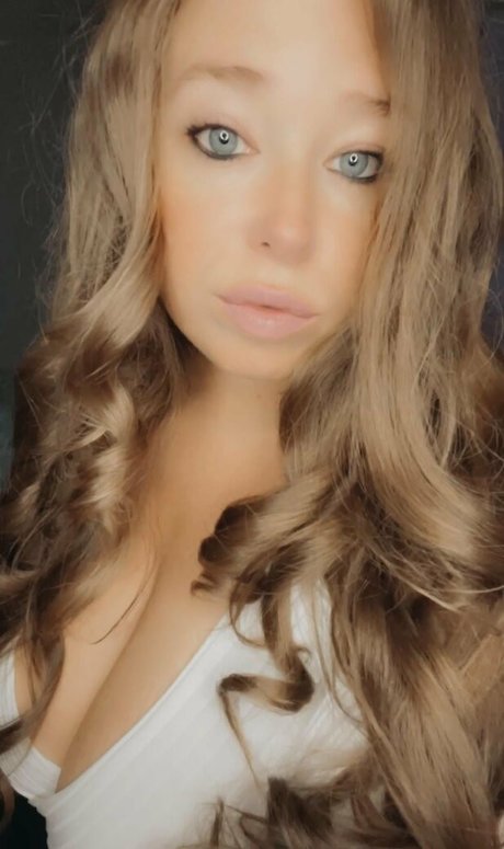 Ivy Mia star du porno chaude photo