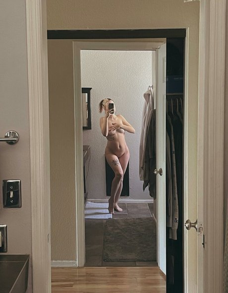 Peachy Shea estrella sexy foto