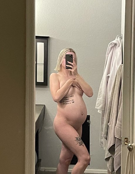 Peachy Shea modèle pornographique photo